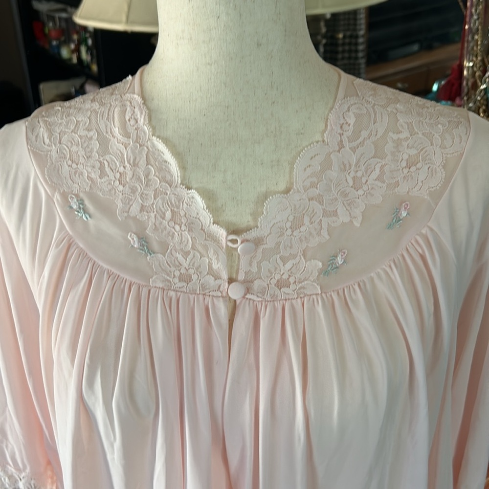 Vintage Baby Pink Bed Jacket w Pink Lace - Picture 3 of 9